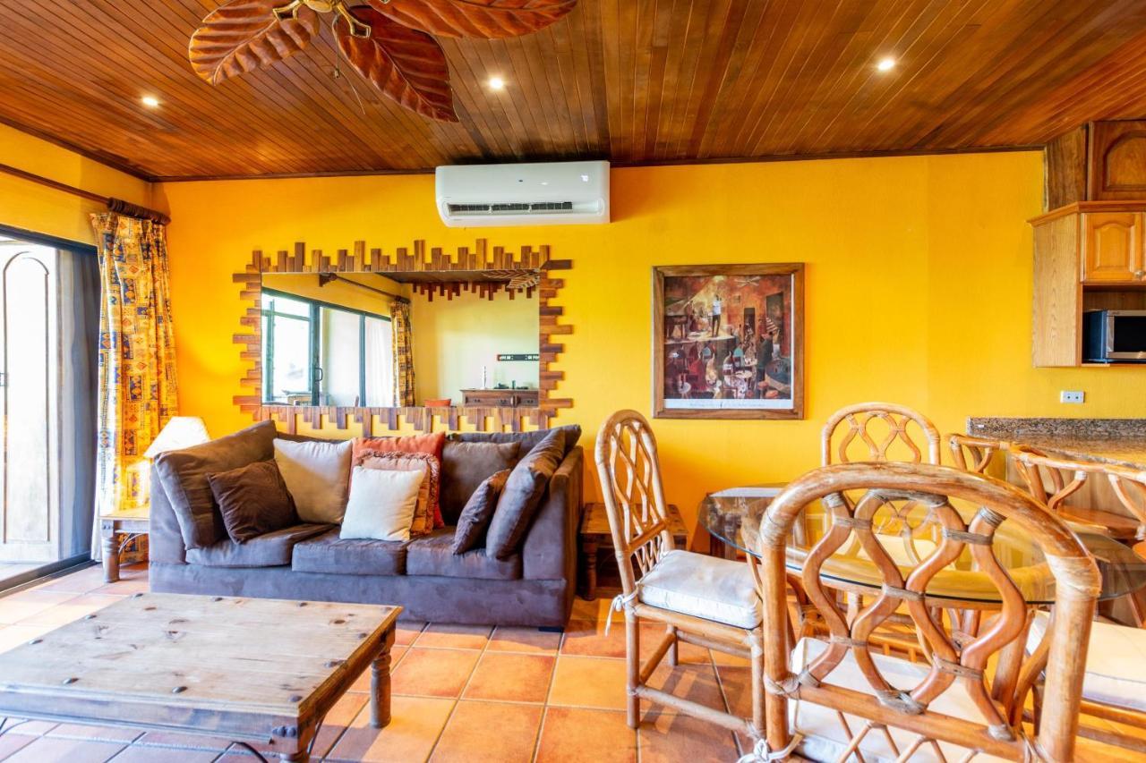 Warm Interiors And Orange Hues On Ground Floor In Front Of Beach Playa Flamingo Zewnętrze zdjęcie