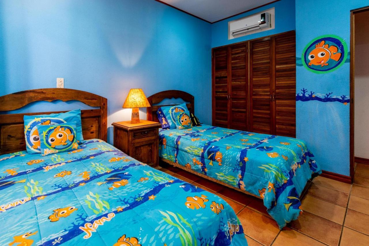 Warm Interiors And Orange Hues On Ground Floor In Front Of Beach Playa Flamingo Zewnętrze zdjęcie
