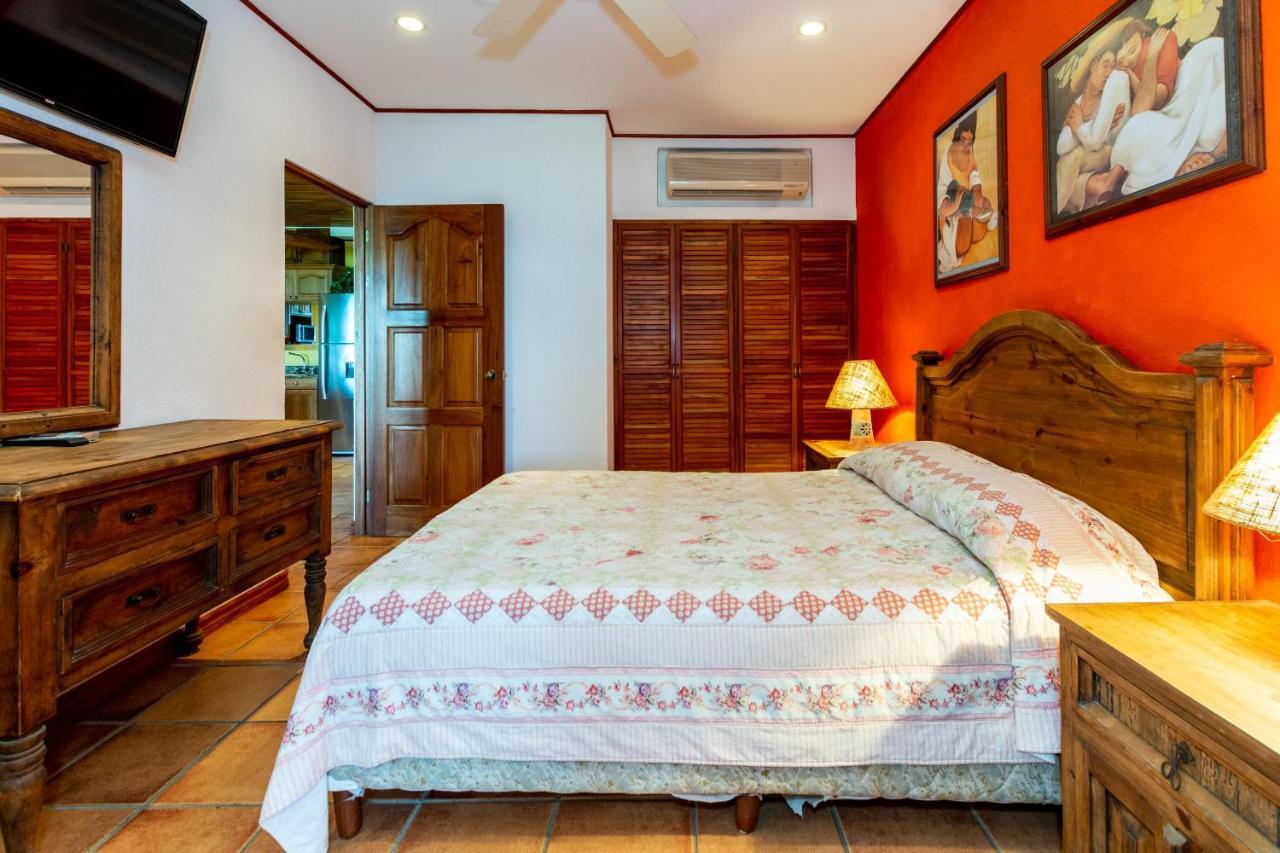 Warm Interiors And Orange Hues On Ground Floor In Front Of Beach Playa Flamingo Zewnętrze zdjęcie