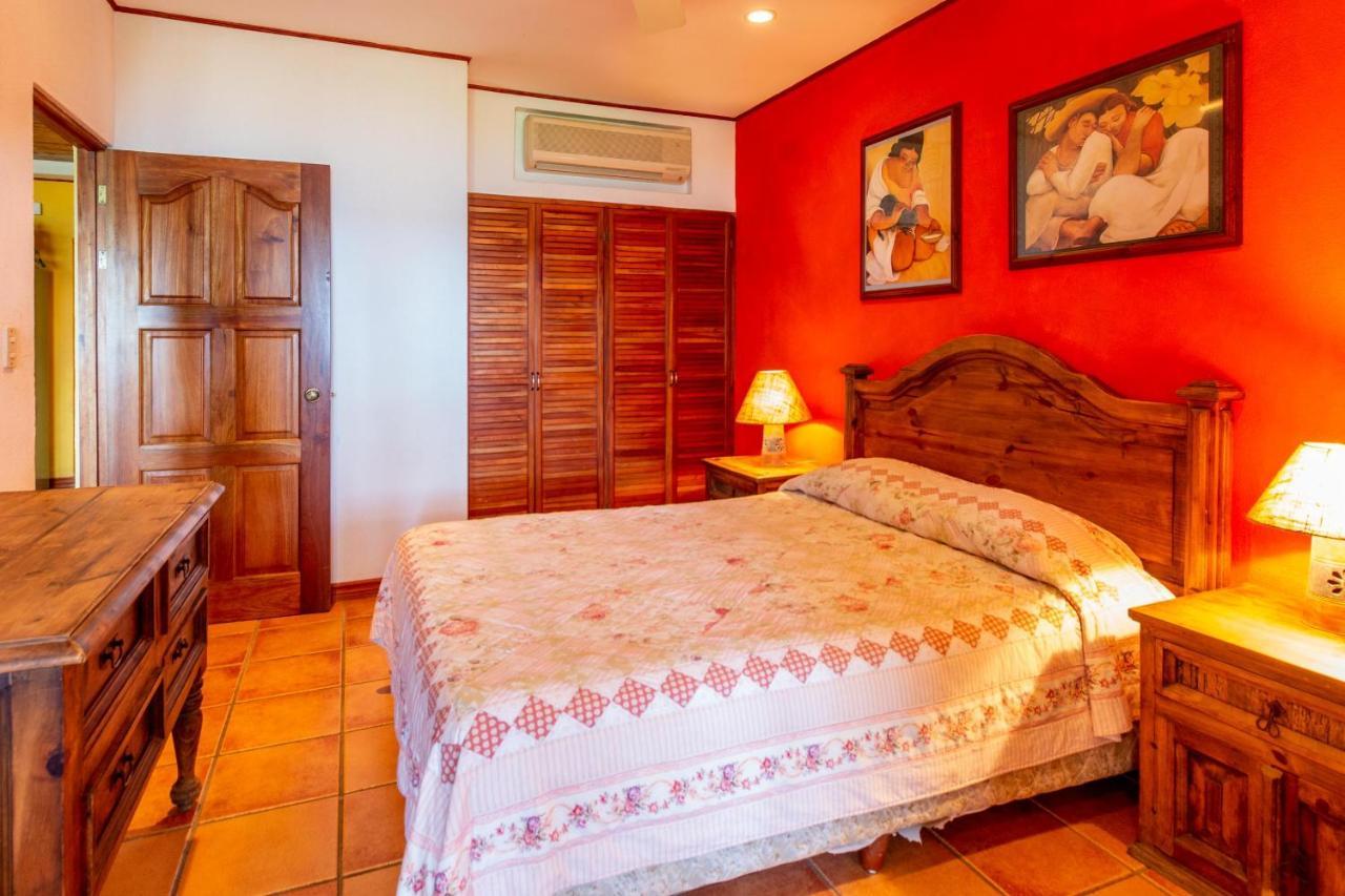 Warm Interiors And Orange Hues On Ground Floor In Front Of Beach Playa Flamingo Zewnętrze zdjęcie